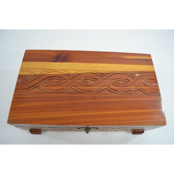 Cedar Wood Trinket Box Jewelry Storage Wave Braid Pattern Carved Footed Vtg - Picture 8 of 12